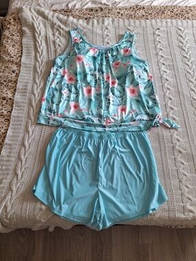 Woman's Light Blue Floral Tankini Top with Matching Shorts Size 5X